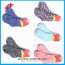 Schöne Frauen, die Frottee-Socken / Frottee-Socken für den Winter verdicken